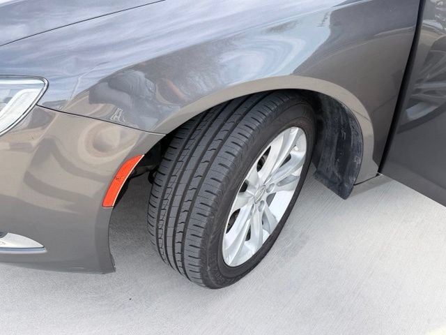 Used 2017 Chrysler 200 Limited Platinum w/ Comfort & Convenience Group FWD image 35
