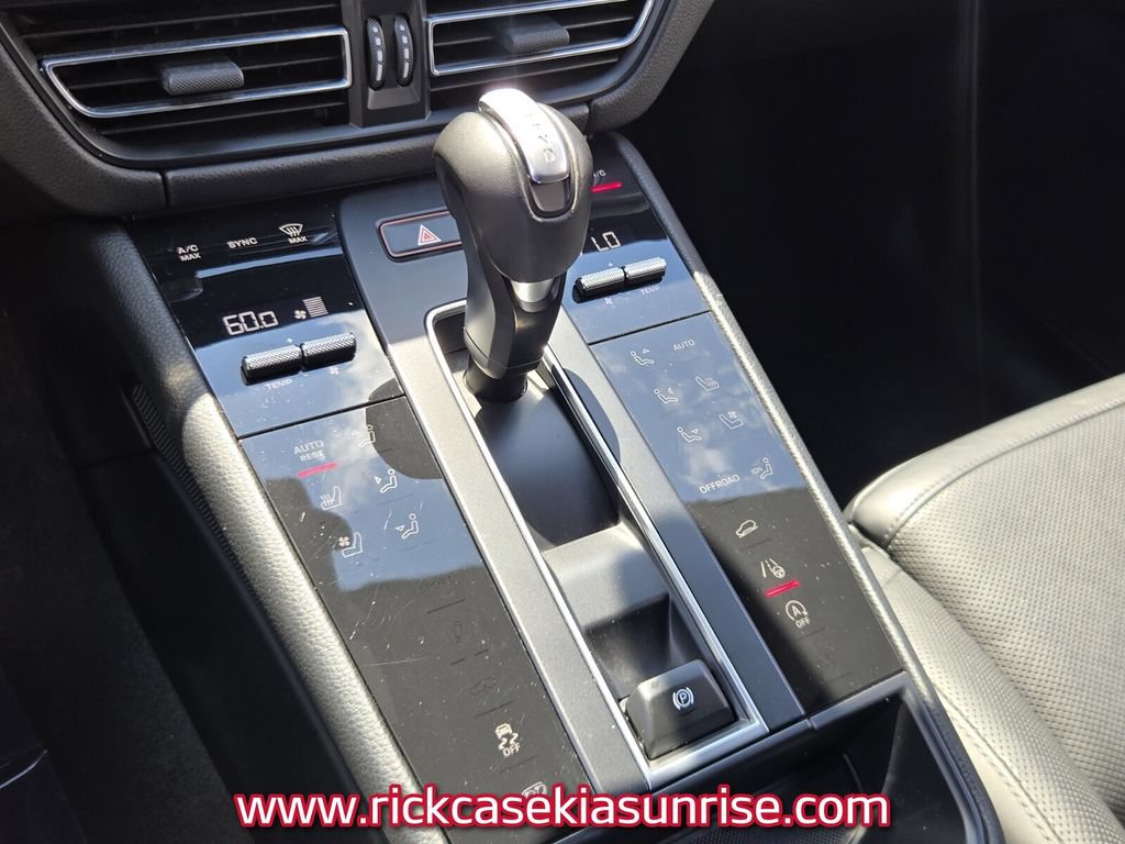 Used 2023 Porsche Macan Turbo AWD/4WD image 23