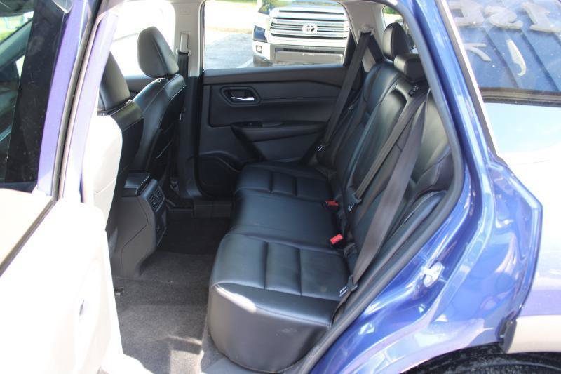 Used 2023 Nissan Rogue SL AWD/4WD image 11