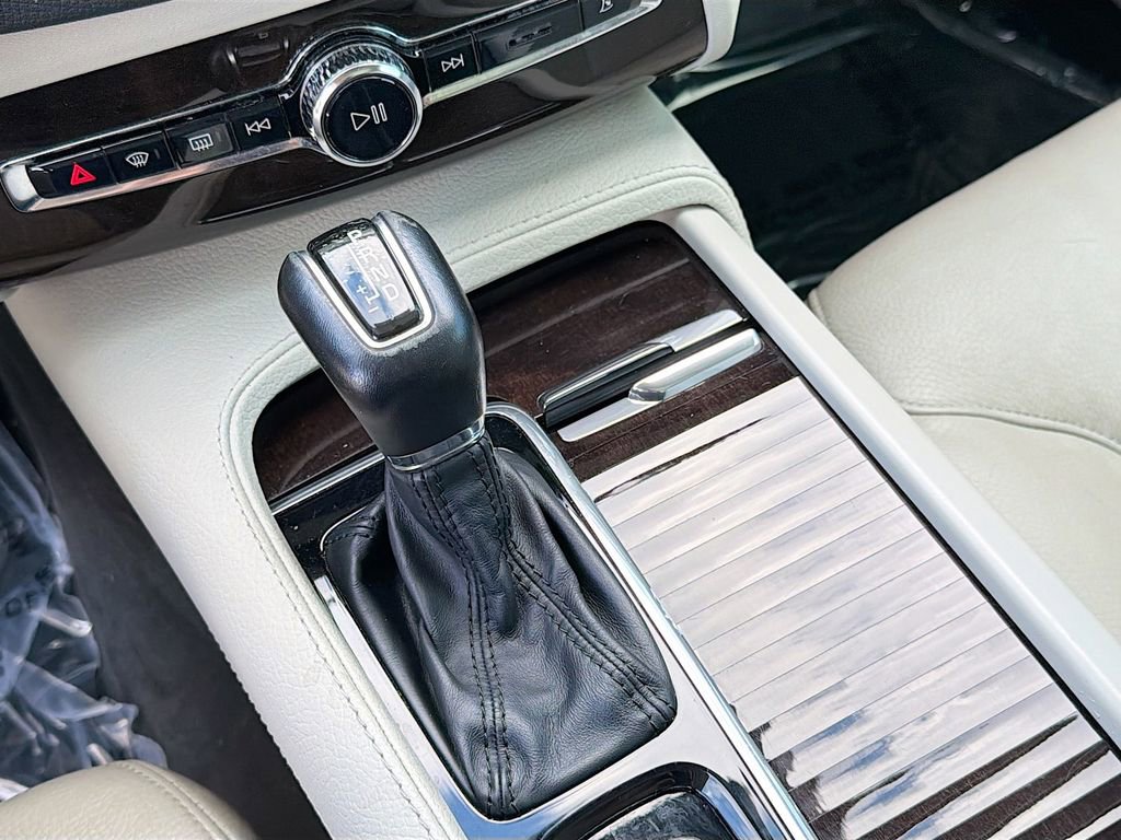 Used 2018 Volvo XC90 T6 Momentum w/ Convenience Package image 30