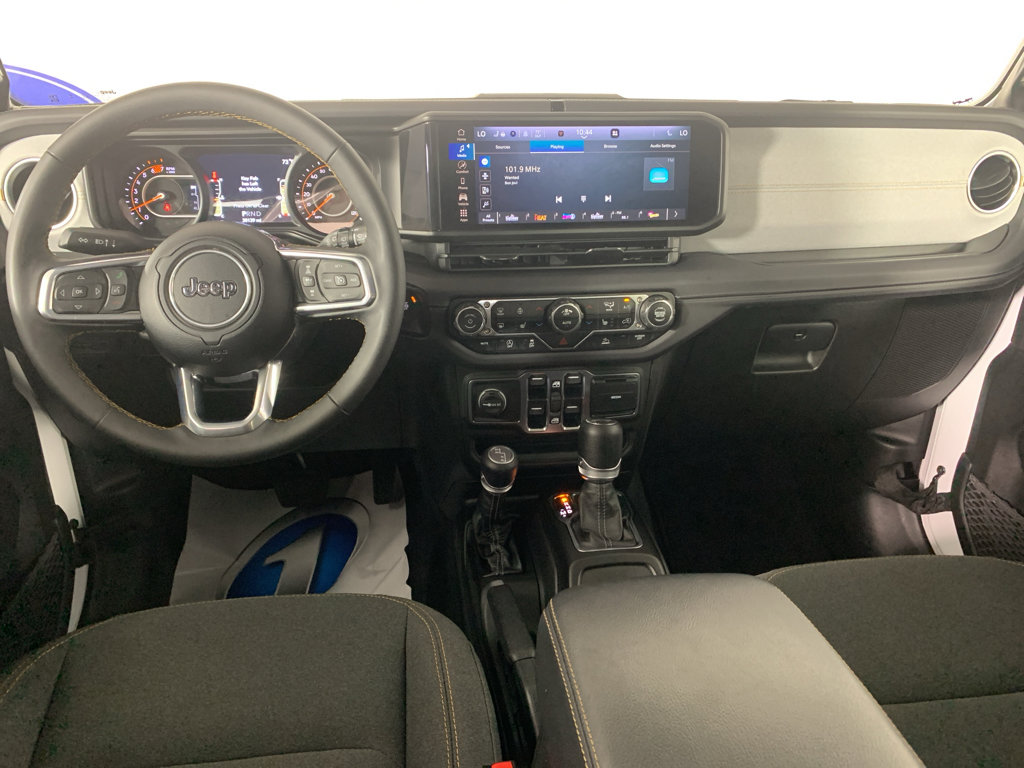 Used 2025 Jeep Wrangler Sahara AWD/4WD image 34