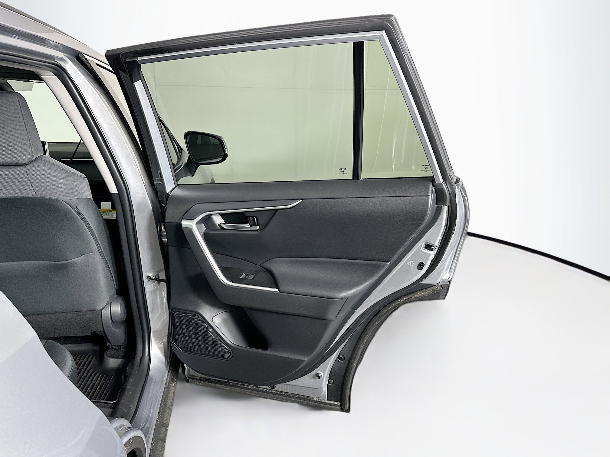 Used 2025 Toyota RAV4 XLE w/ Convenience Package FWD image 30