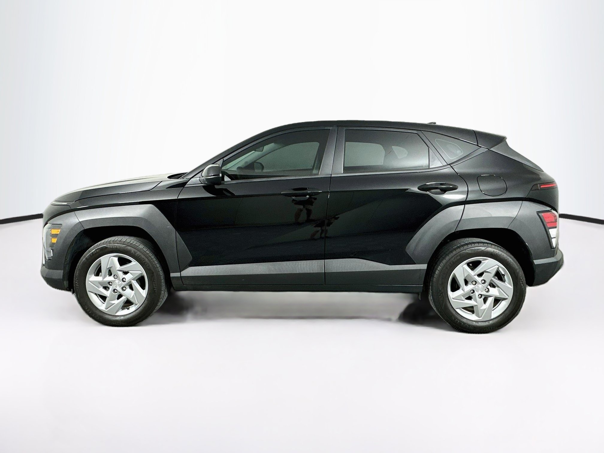 Used 2025 Hyundai Kona SE AWD/4WD image 4
