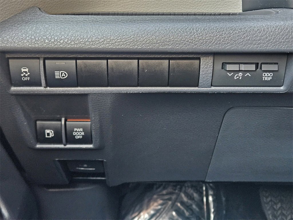 Used 2024 Toyota Sienna LE image 21