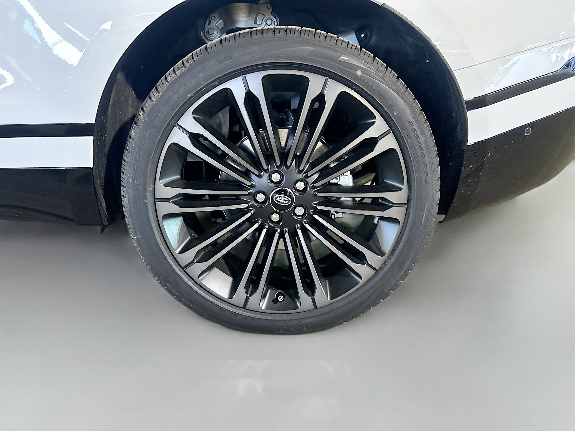 New 2026 Land Rover Range Rover Velar Dynamic SE image 36