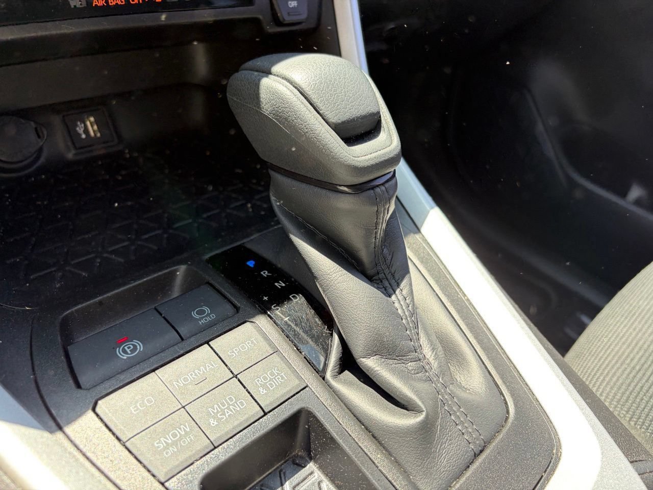 Used 2025 Toyota RAV4 LE AWD/4WD image 9