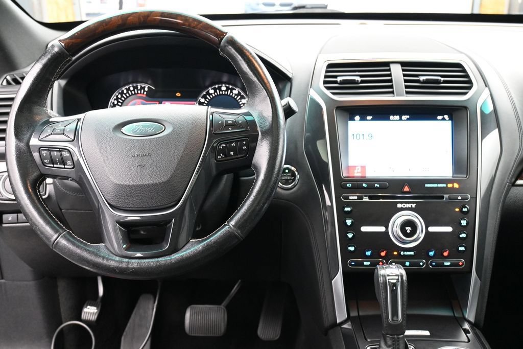 Used 2017 Ford Explorer Platinum AWD/4WD image 11
