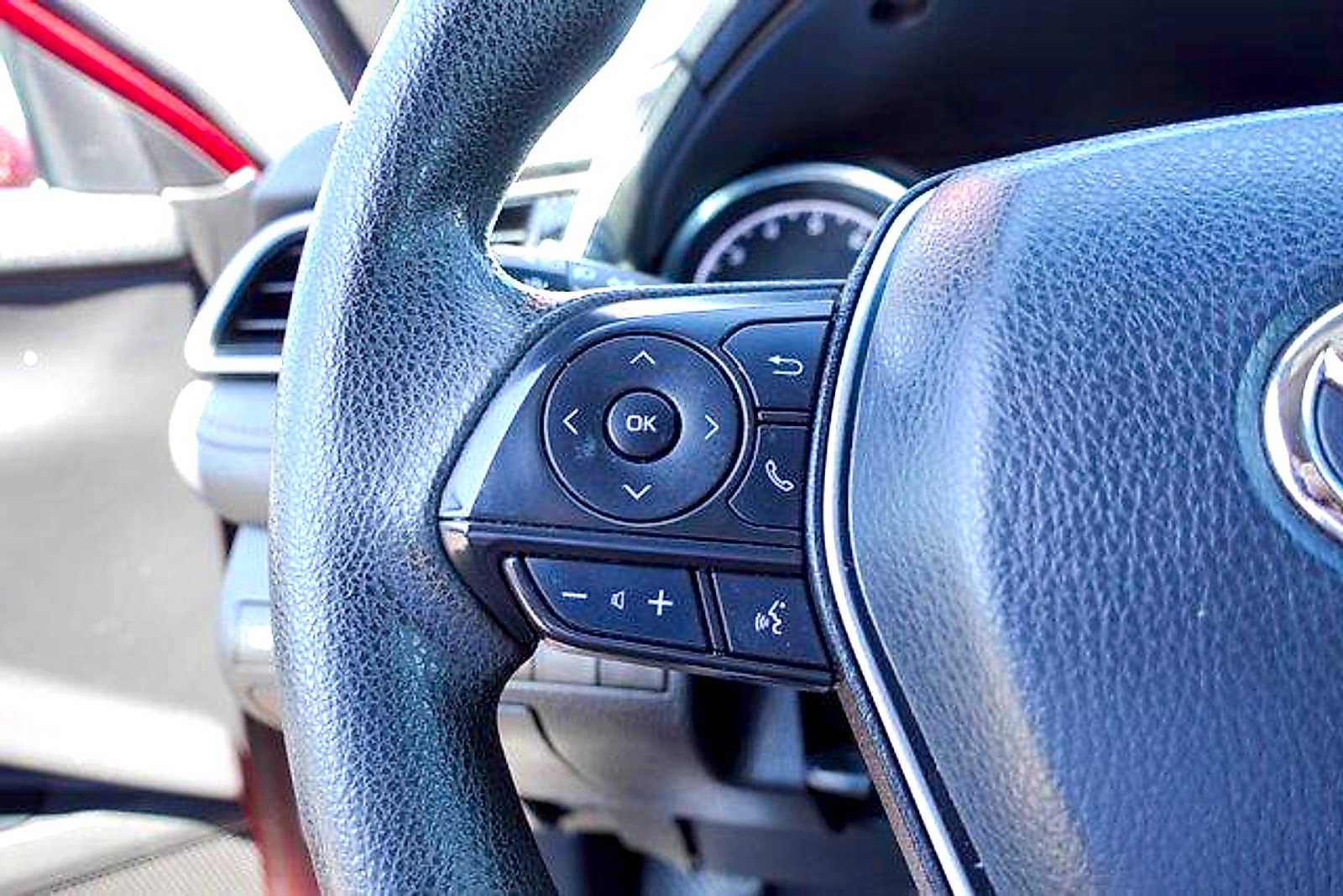 Used 2019 Toyota Camry LE FWD image 14