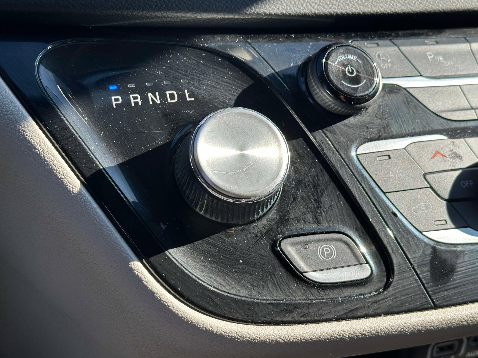 Used 2023 Chrysler Pacifica Touring-L FWD image 28