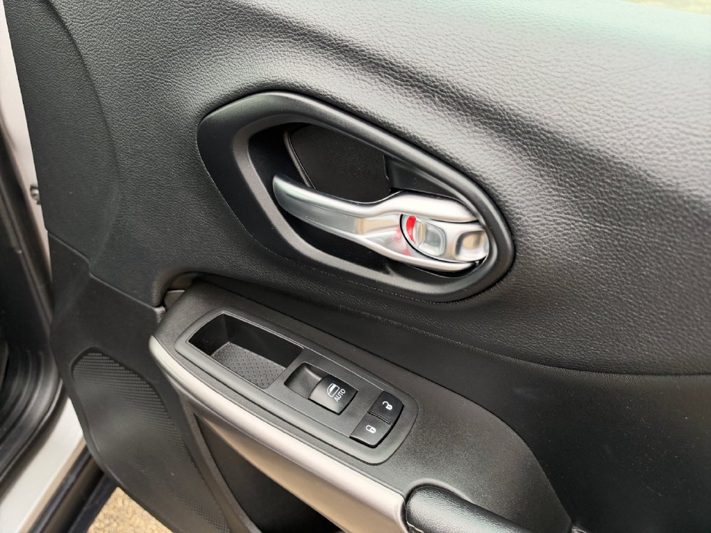 Used 2019 Jeep Cherokee Limited AWD/4WD image 24