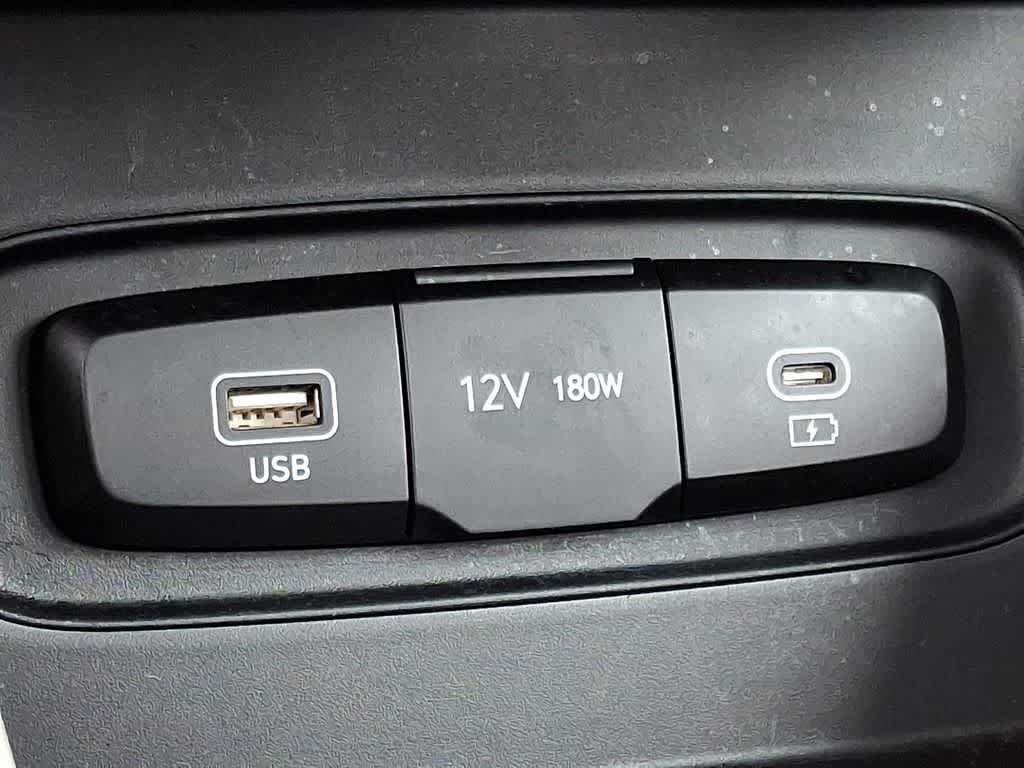 Certified 2025 Hyundai Venue SEL FWD image 24