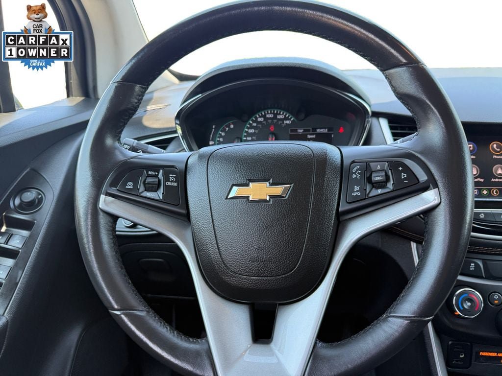 Used 2021 Chevrolet Trax LT w/ Premium Seat Package AWD/4WD image 12