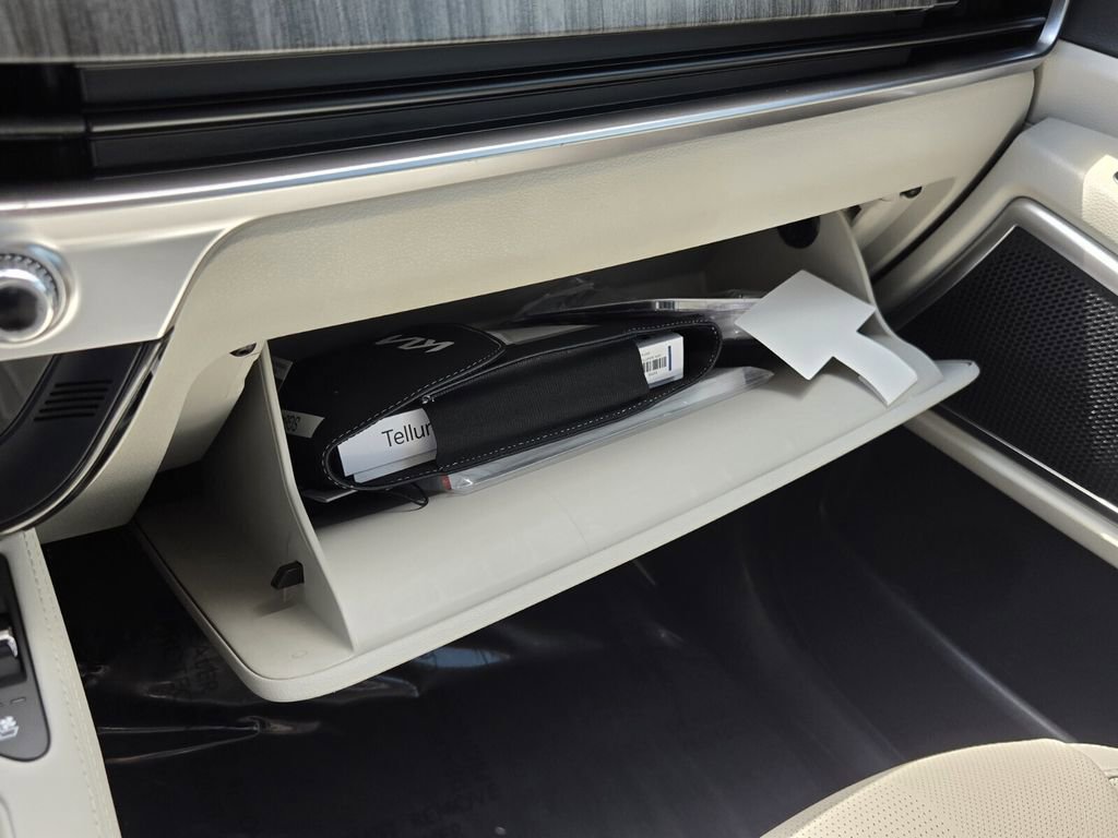 Used 2025 Kia Telluride EX w/ EX Captain's Chair Package FWD image 24