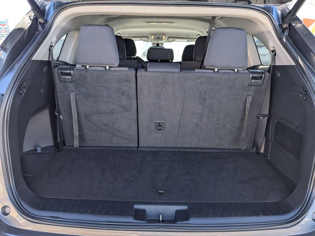 Used 2024 Toyota Highlander LE image 29