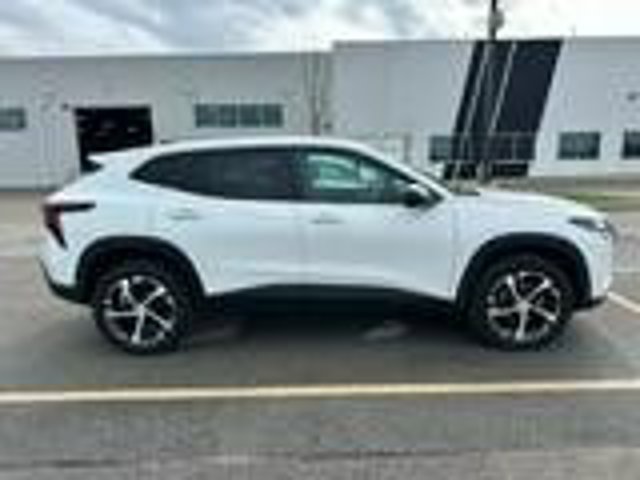 Used 2024 Chevrolet Trax RS w/ Driver Confidence Package FWD image 15