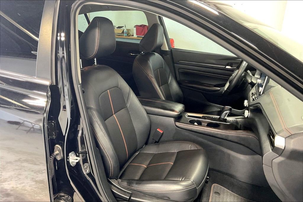 Used 2022 Nissan Altima 2.5 SR w/ Midnight Edition Package FWD image 10