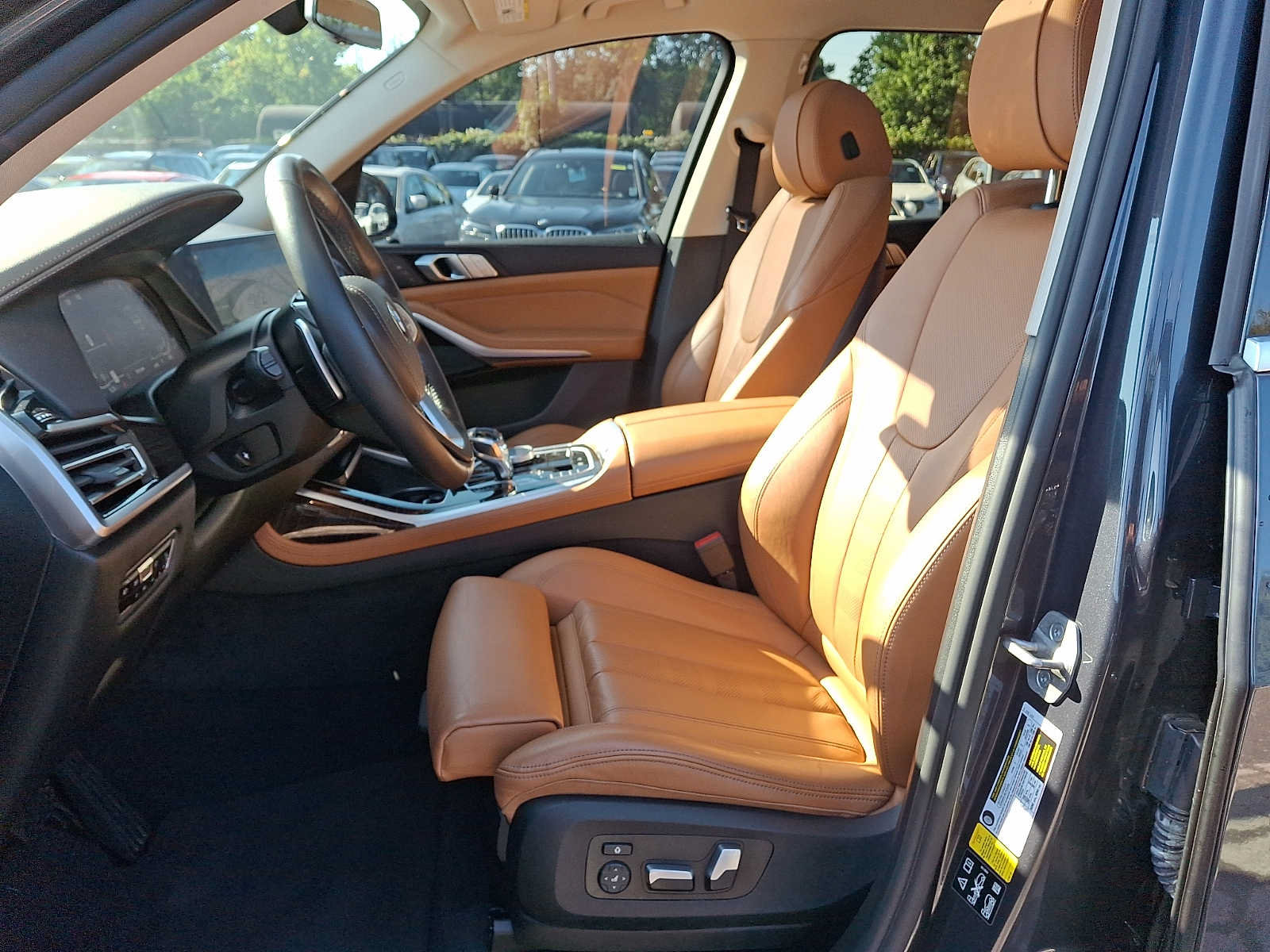 Used 2021 BMW X7 xDrive40i w/ Cold Weather Package AWD/4WD image 11