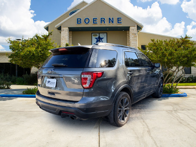 Used 2018 Ford Explorer XLT w/ Equipment Group 202A FWD image 5