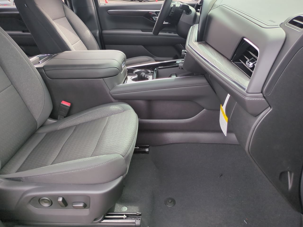New 2026 Chevrolet Suburban LS w/ LPO, Dark Essentials Package AWD/4WD image 27