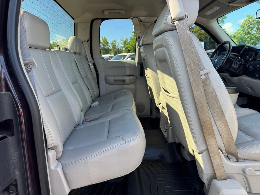 Used 2008 Chevrolet Silverado 2500 LT w/ 1LT Convenience Package AWD/4WD image 17