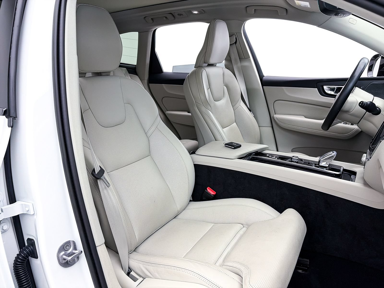 Used 2023 Volvo XC60 B5 Ultimate w/ Protection Package AWD/4WD image 62