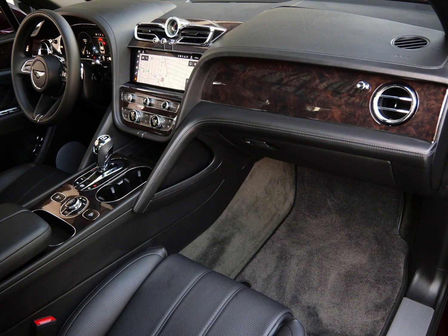 Used 2022 Bentley Bentayga image 25