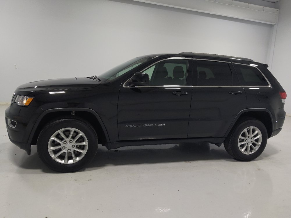 Used 2021 Jeep Grand Cherokee Laredo w/ Security & Convenience Group AWD/4WD image 2
