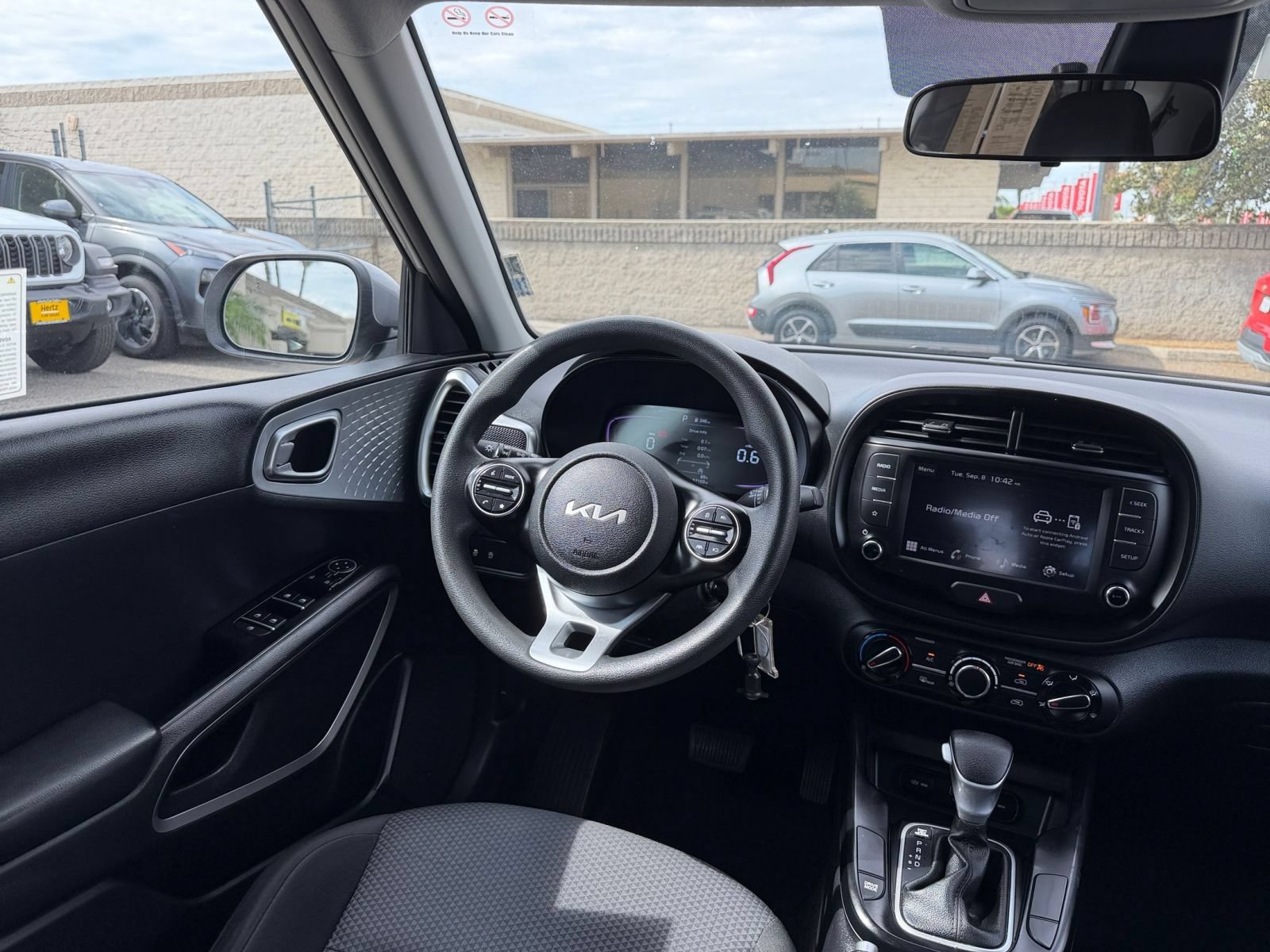 Used 2025 Kia Soul LX w/ LX Technology Package FWD image 31
