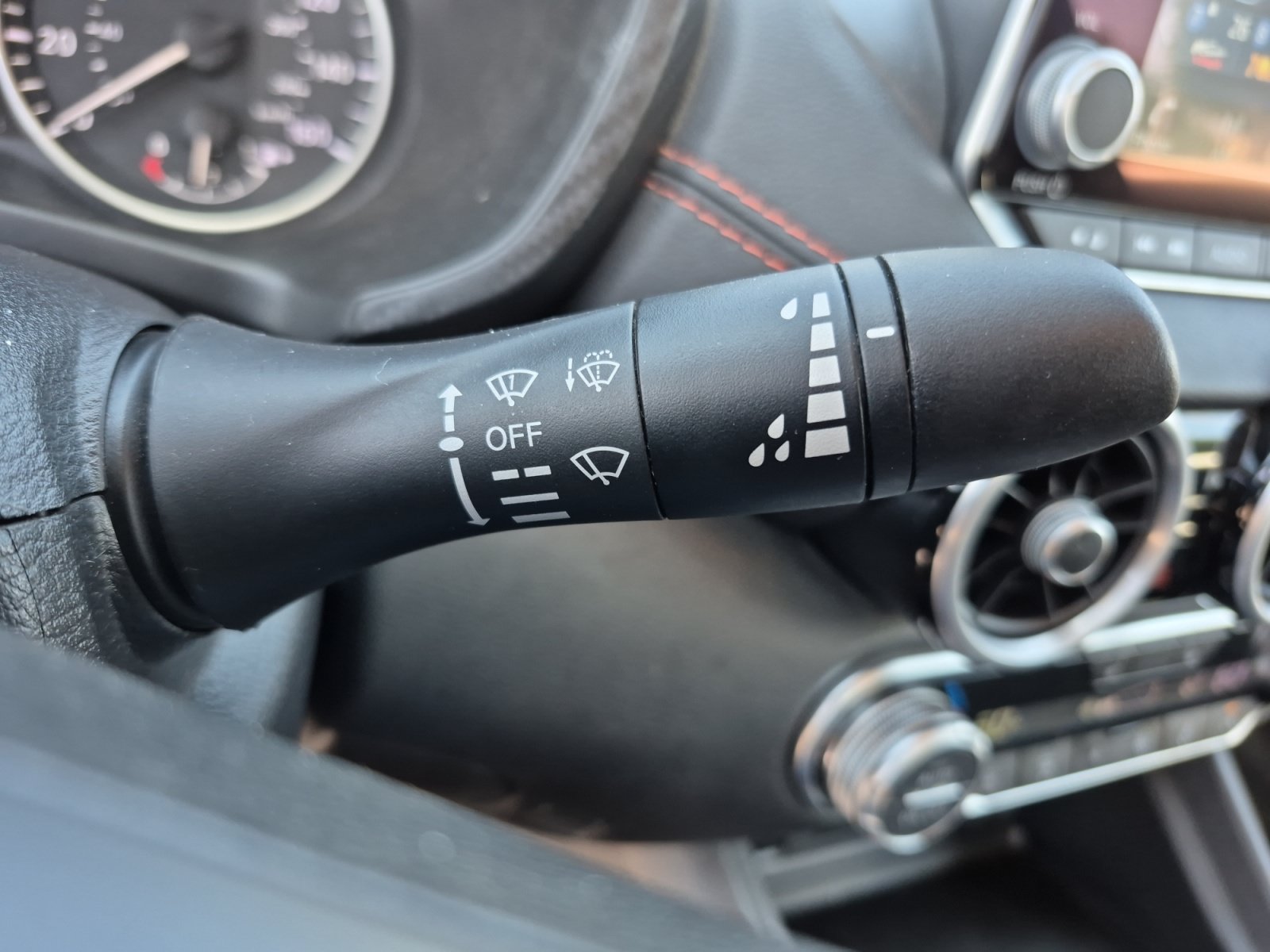 Used 2025 Nissan Sentra SR FWD image 34