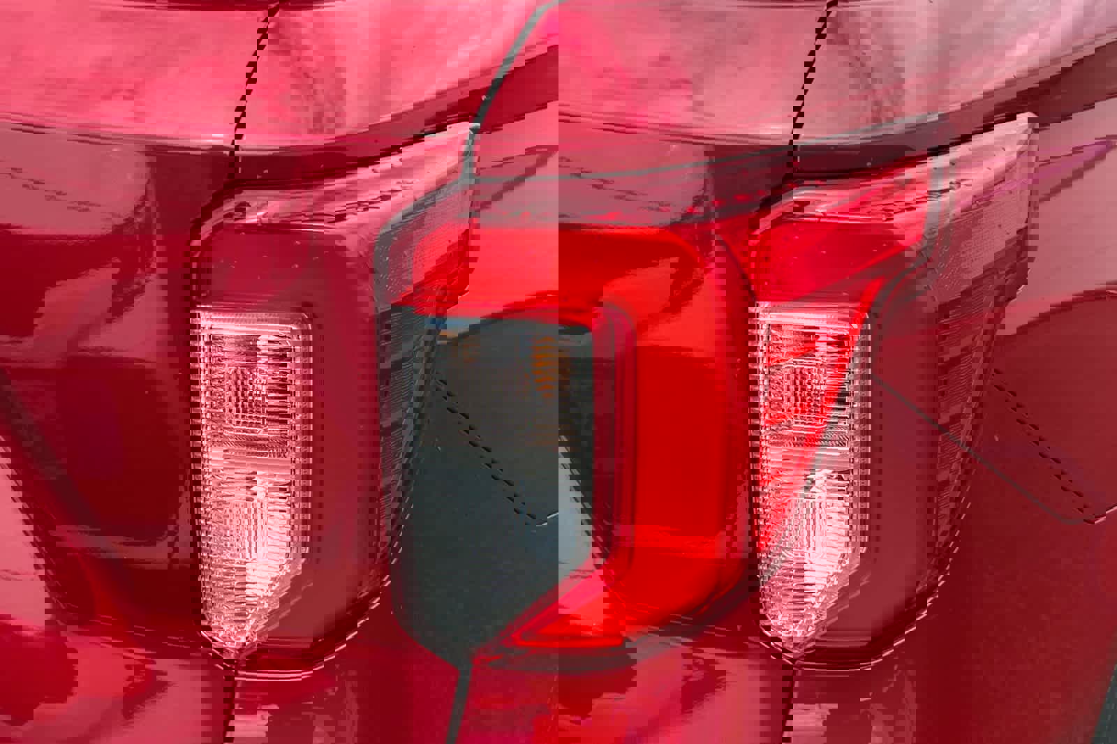 Used 2021 Ford Explorer XLT w/ Equipment Group 202A image 18