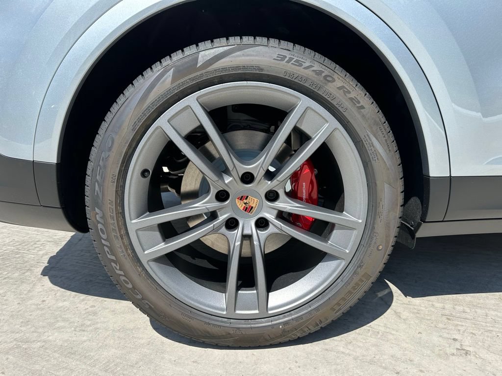 Certified 2025 Porsche Cayenne S AWD/4WD image 40