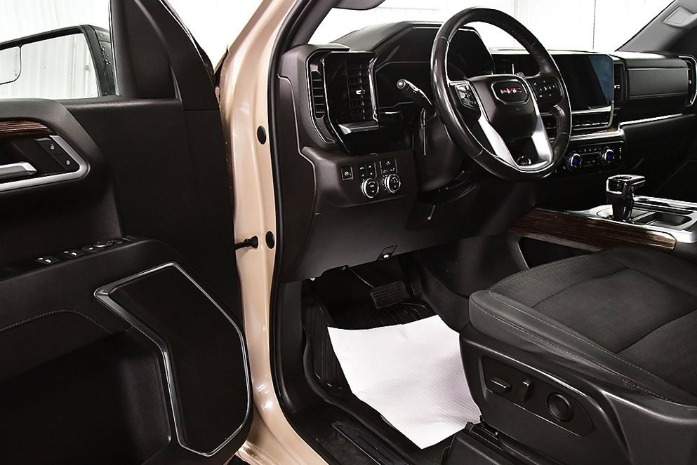 Used 2022 GMC Sierra 1500 Elevation image 17