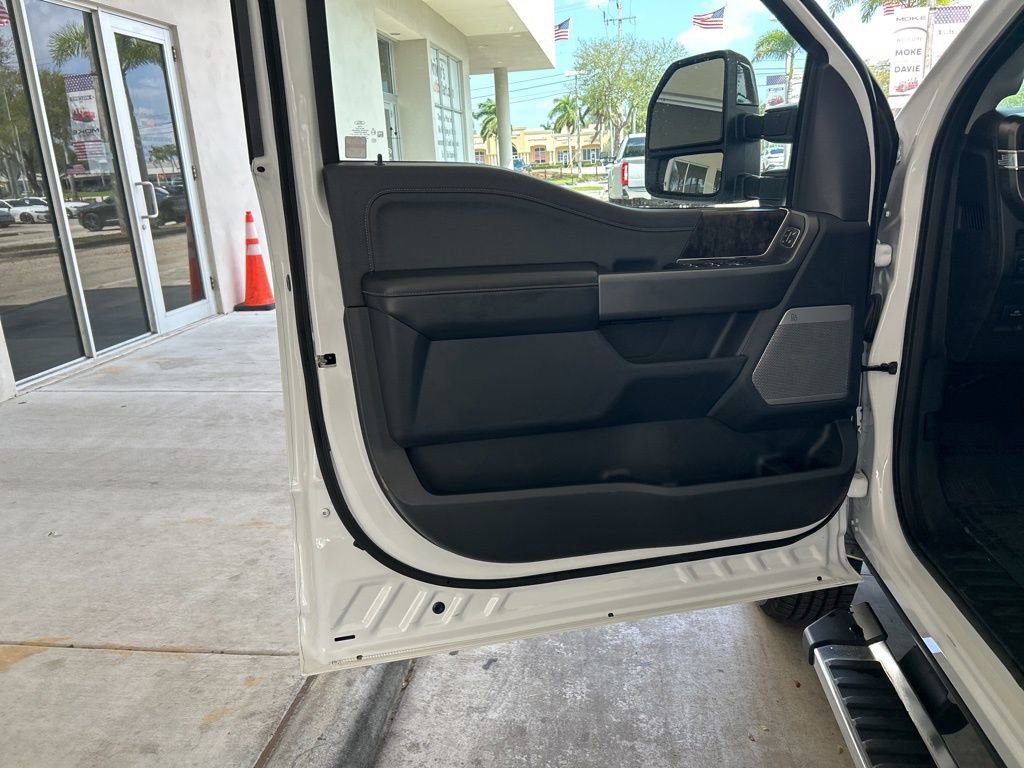 Used 2025 Ford F350 Lariat image 40
