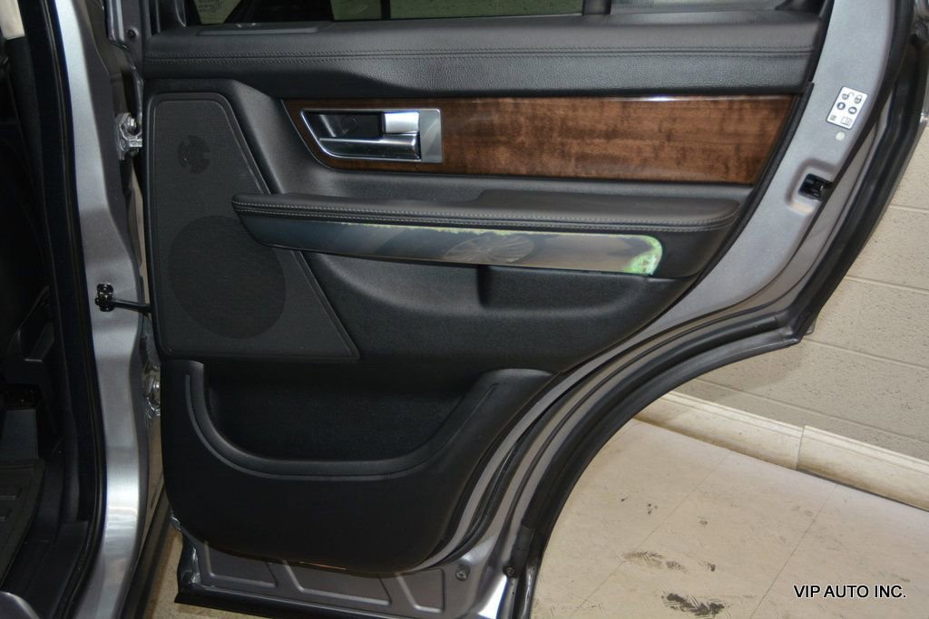 Used 2011 Land Rover Range Rover Sport HSE image 8