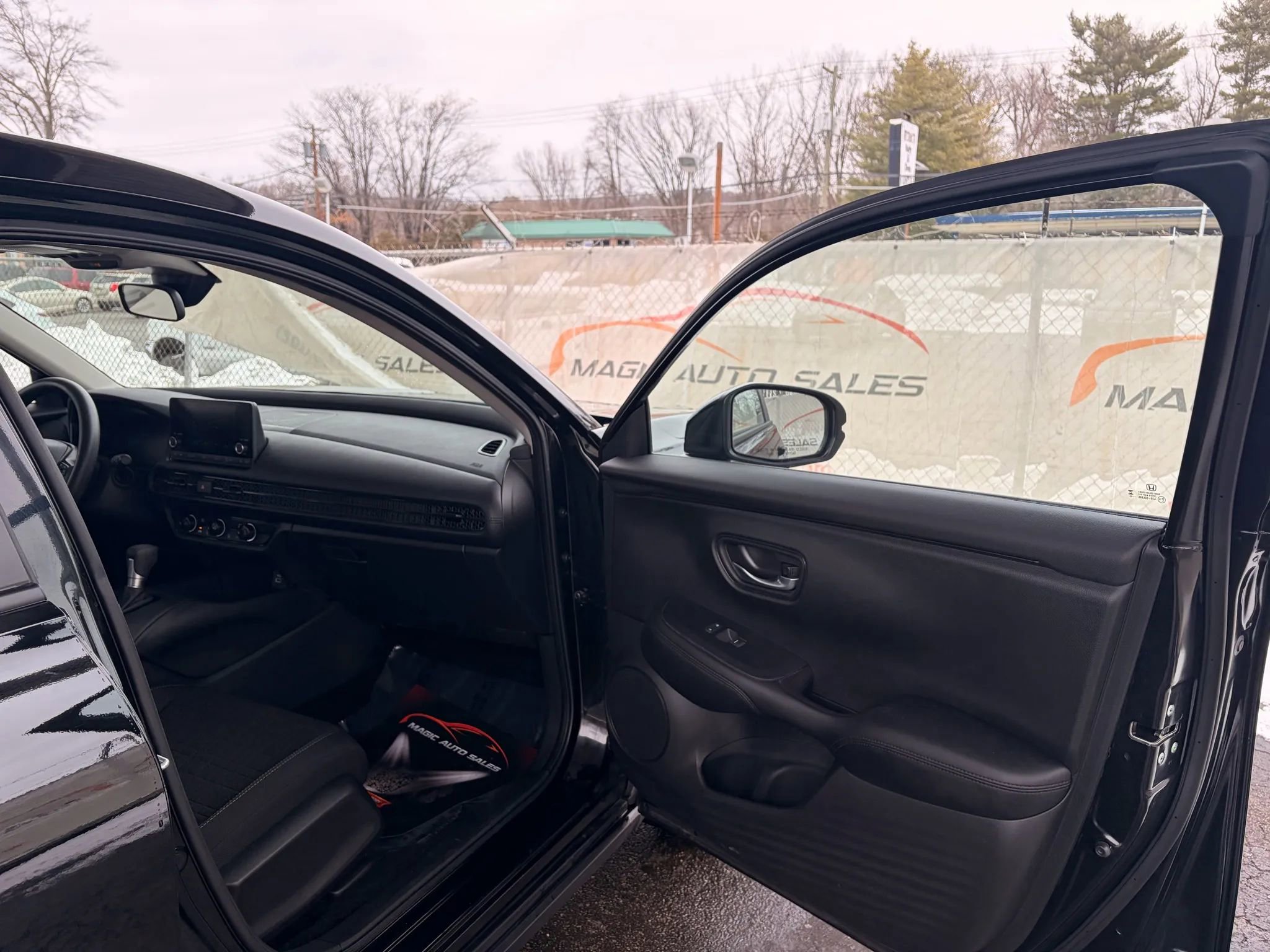 Used 2025 Honda HR-V LX image 19