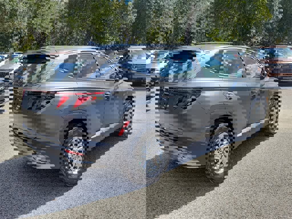 Used 2025 Hyundai Tucson SE image 3