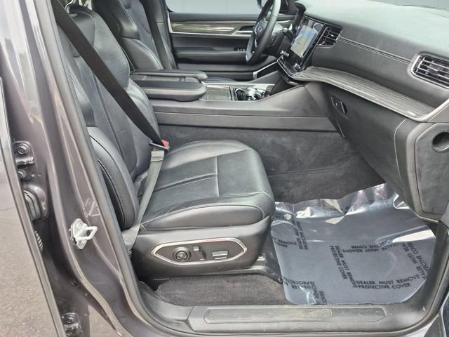 Used 2022 Jeep Wagoneer Series II AWD/4WD image 31