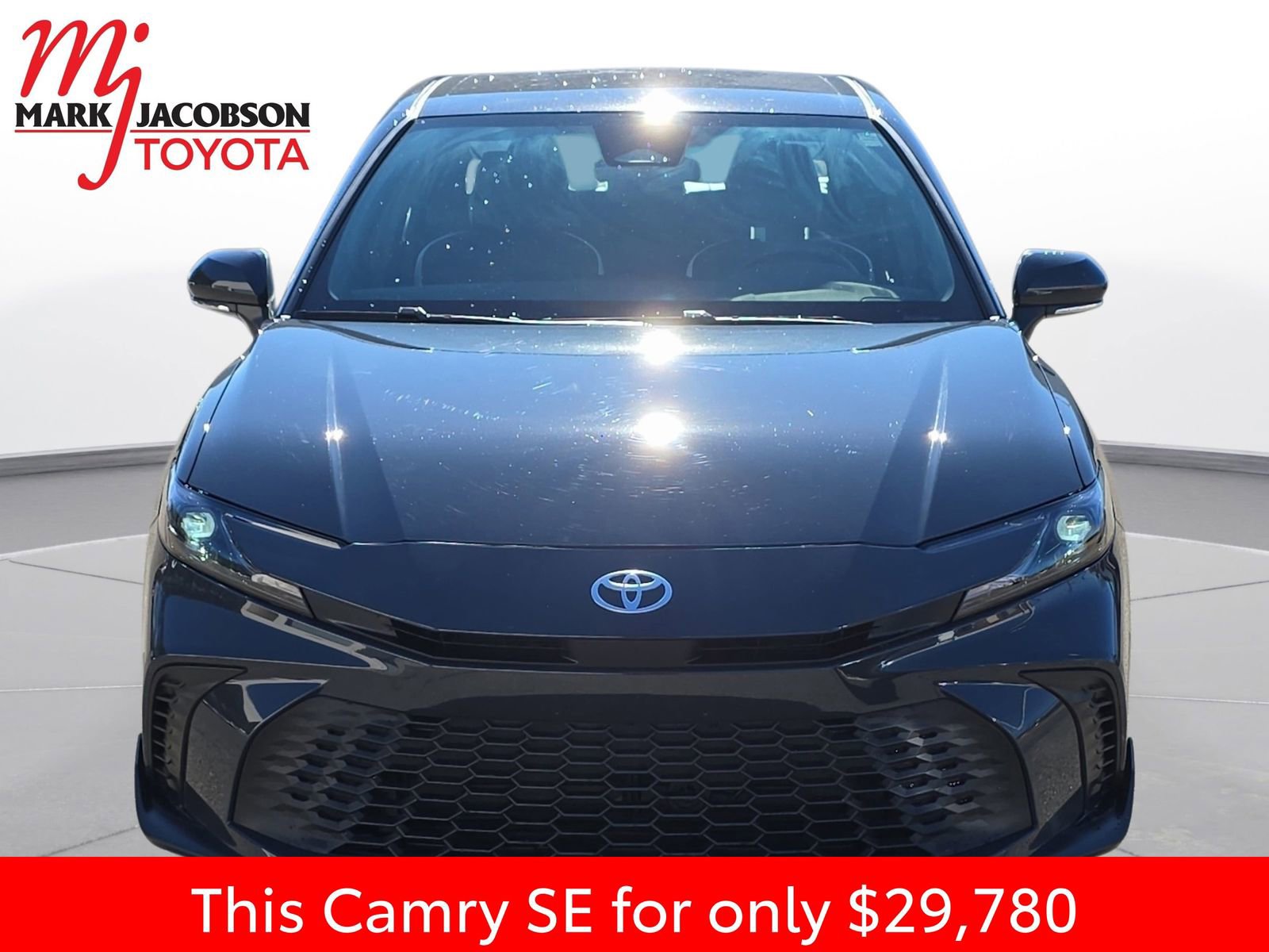 Used 2025 Toyota Camry SE image 3