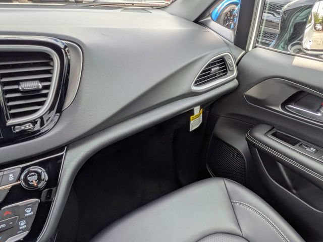 New 2026 Chrysler Voyager LX FWD image 17