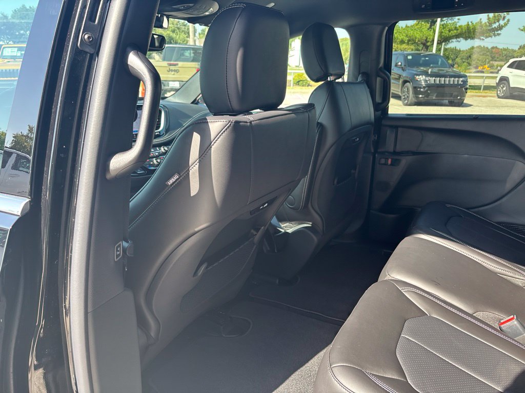 New 2027 Chrysler Pacifica Select FWD image 15