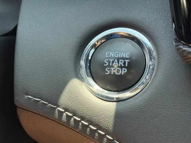 Used 2023 Toyota Highlander XSE FWD image 19