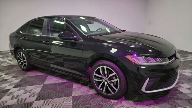 Used 2025 Volkswagen Jetta SE image 24