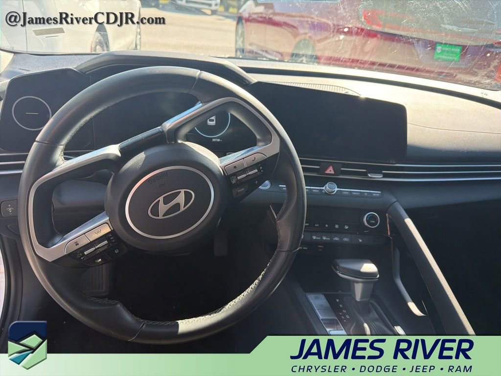 Used 2025 Hyundai Elantra SEL image 9