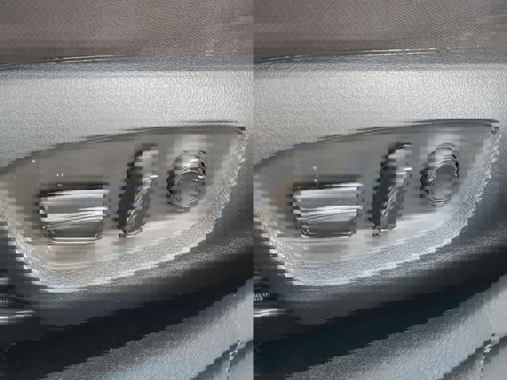 Used 2020 Toyota Camry LE image 19