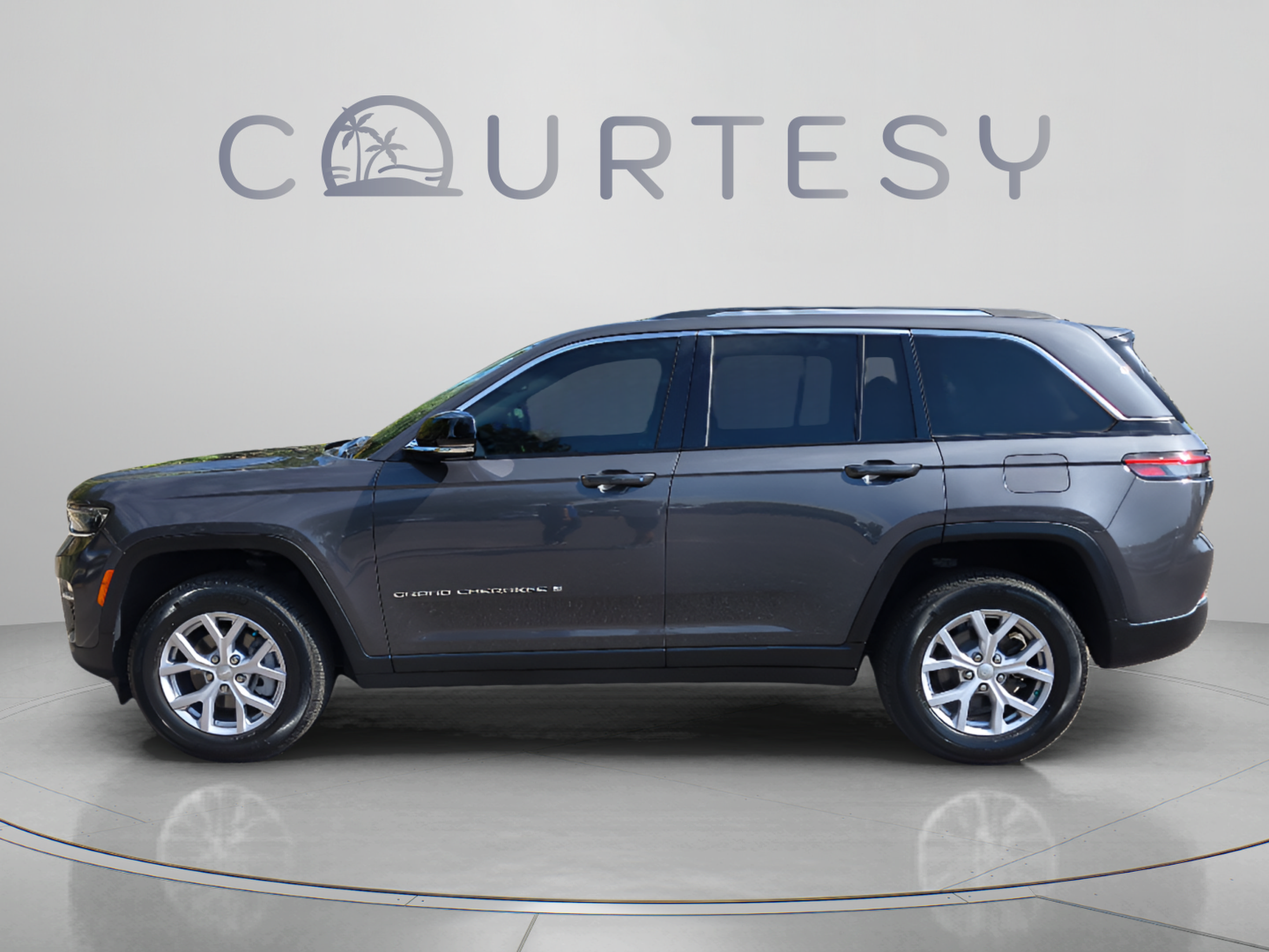 Used 2022 Jeep Grand Cherokee Limited RWD image 2