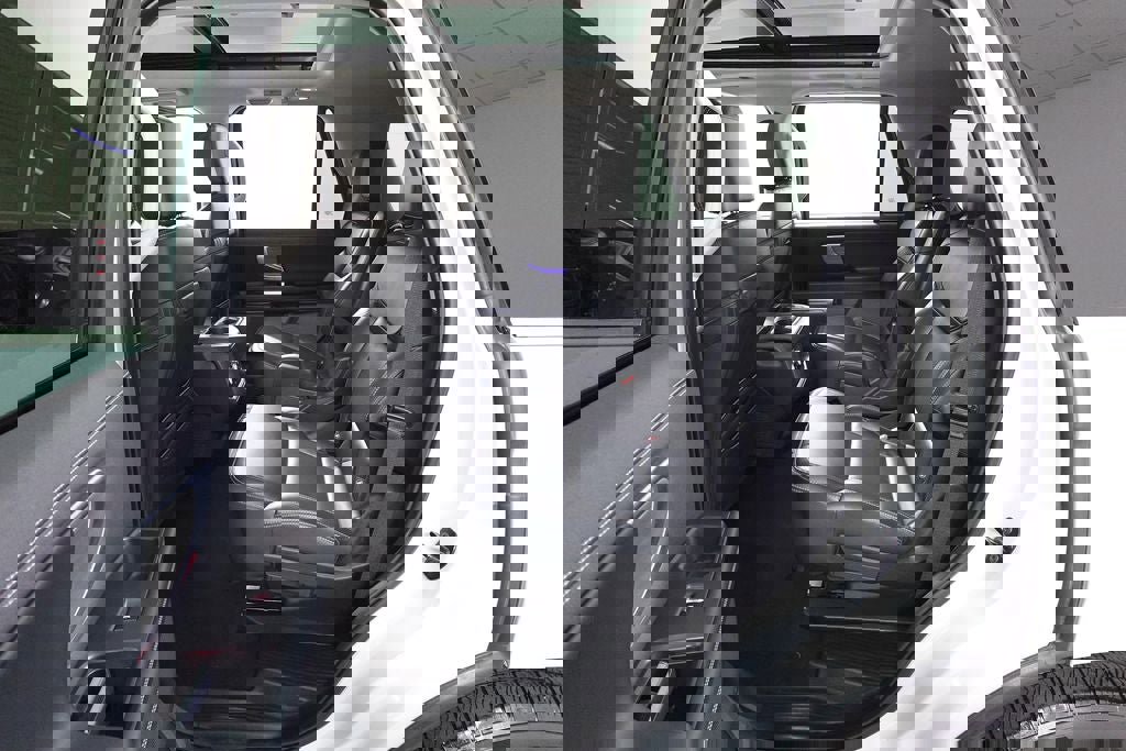 Certified 2025 Ford Expedition Platinum image 25