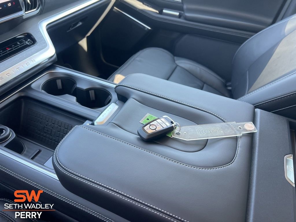 New 2025 Ford Expedition Platinum w/ Driver's Package image 24