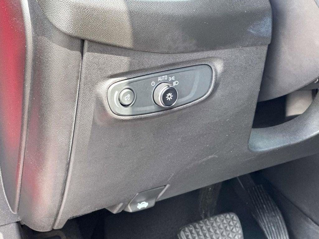 Used 2021 Chevrolet Equinox LT FWD image 15