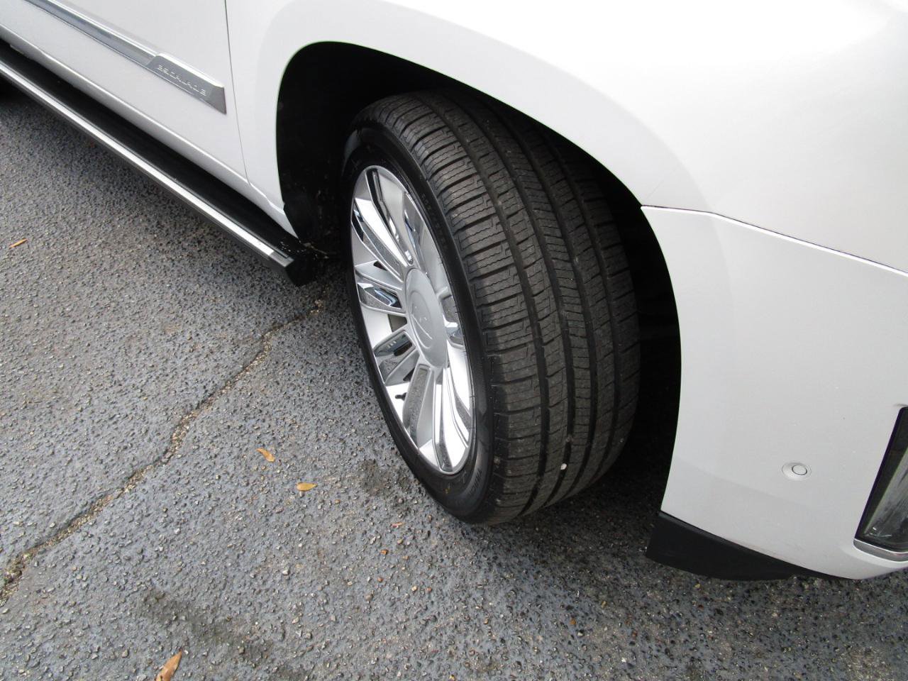 Used 2019 Cadillac Escalade ESV Platinum image 39