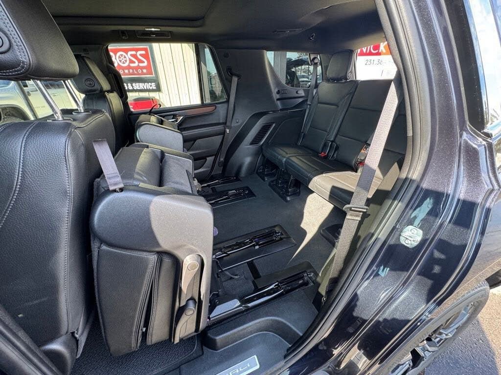 Used 2025 GMC Yukon Denali w/ Sun & Power Step Package image 66